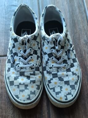 Vans Women's 9 Checkerboard Daisy Lace-Up Sneakers - White/Black/Yellow
